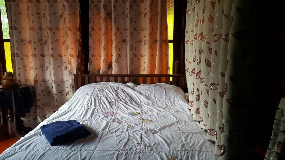 Ruenthai Rimnam Resort