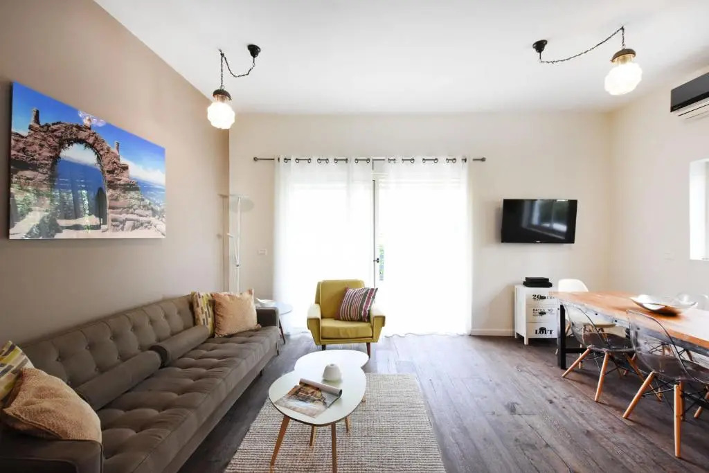 Sunny 3BR in Prague 8 by HolyGuest