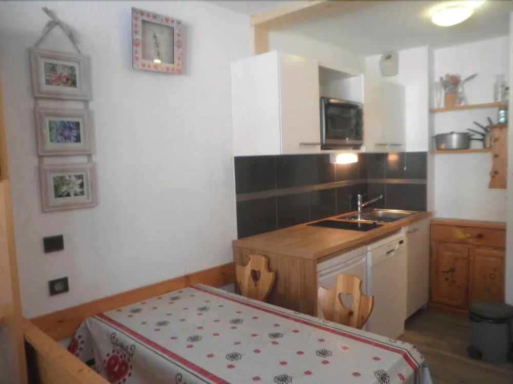 Lou Services Apartment M2-332 LSI 001