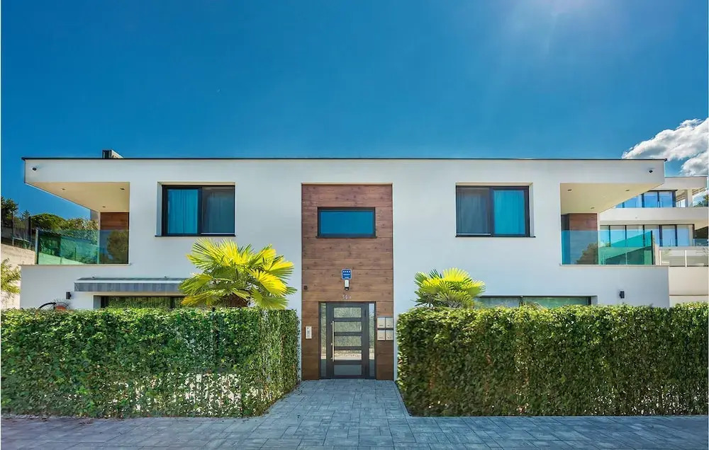 Awesome Home in Malinska With Wifi and 2 Bedrooms