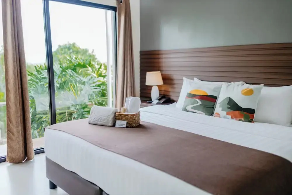 Spacio Caliraya Bed & Breakfast