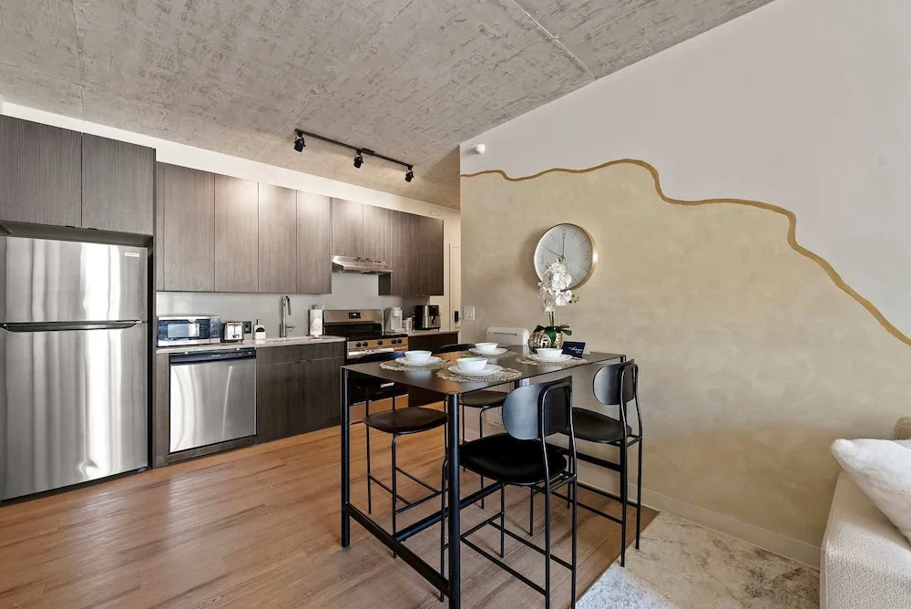 3BD Condo in Printer s Row for Monthly Stays