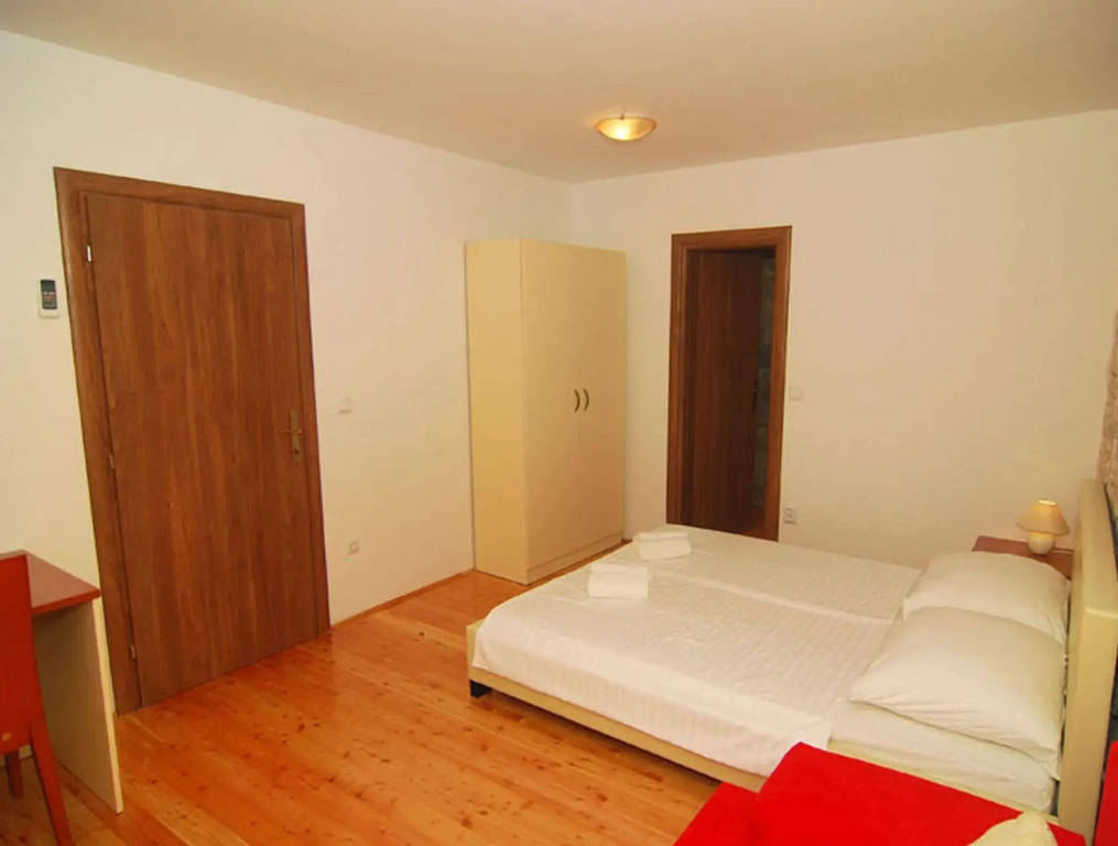 Apartments and Rooms Marino