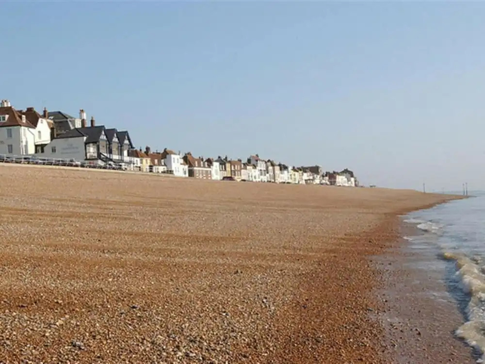 Seaside Holiday Home in Deal near Hiking, Nightlife, & Squash Club