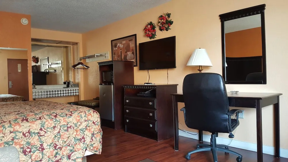 Camelot Inn