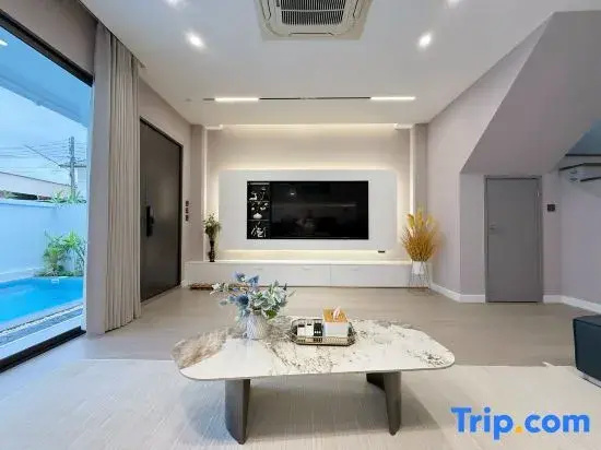 New luxury pool villa near Chiang Mai Old City, 4 bedrooms, 5 bathrooms, luxurious furnishings A4