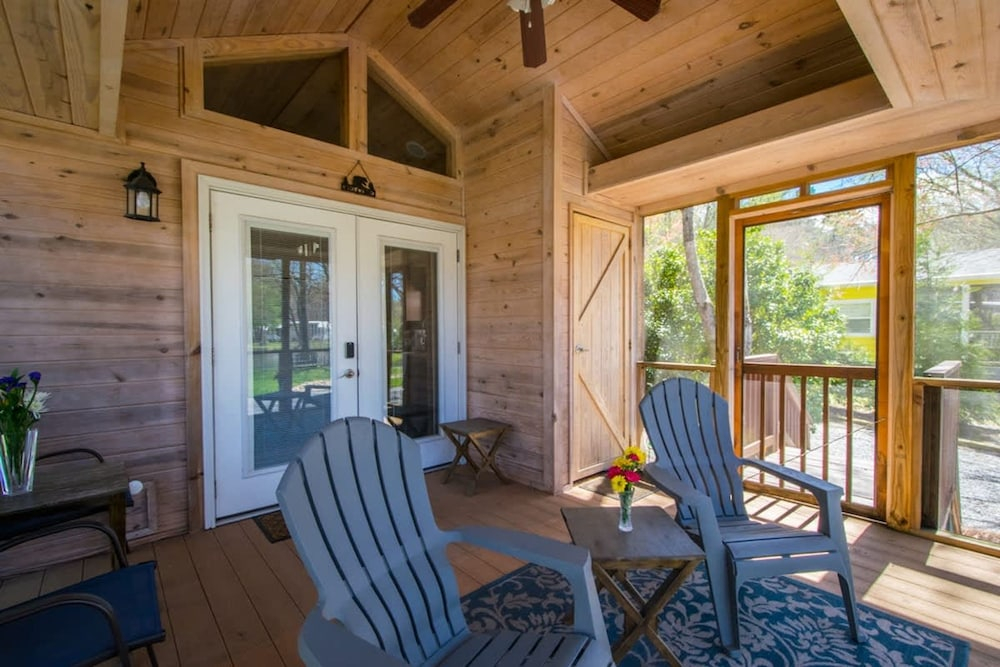 Lakeview 2BR Tiny Home Near Trails Pool Bocce