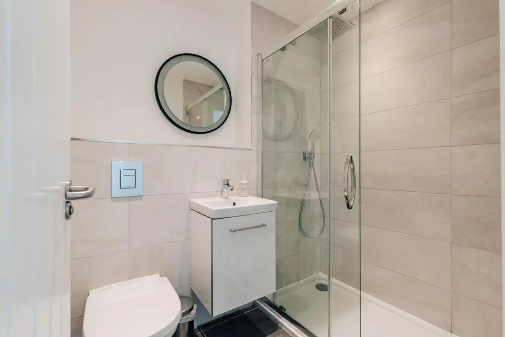 Redland Stay In Bespoke Home 2 of 2