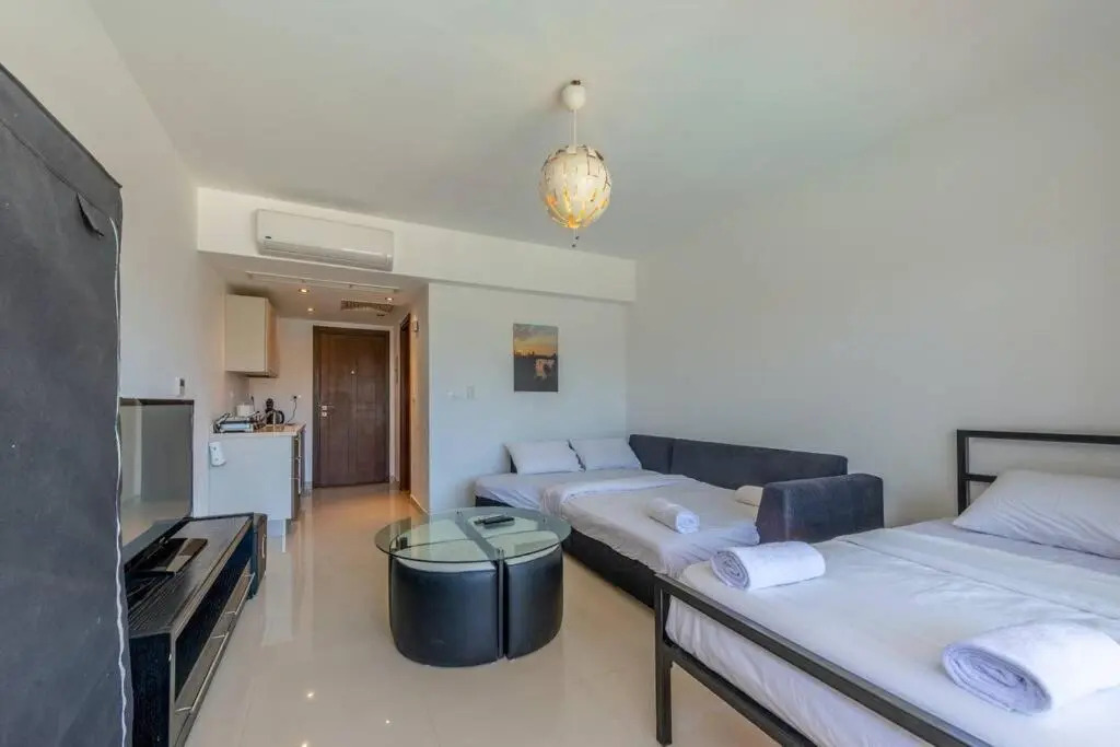 Cozy studio in GCribs with pool - Golden Apartments