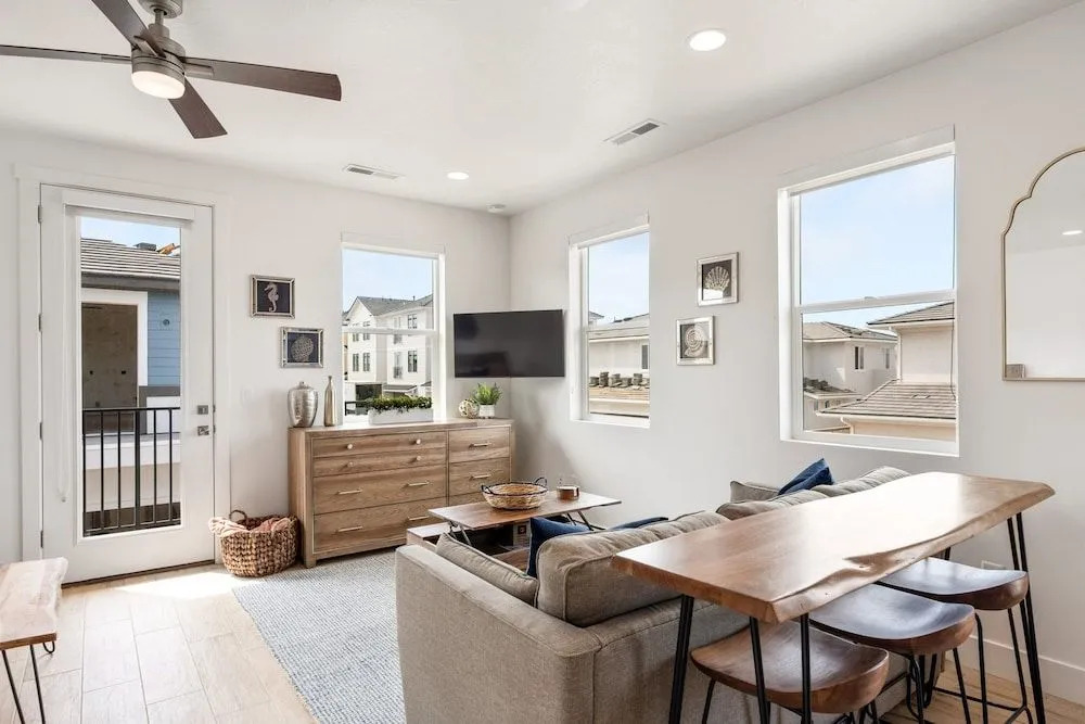 Rendezvous at the Shores home