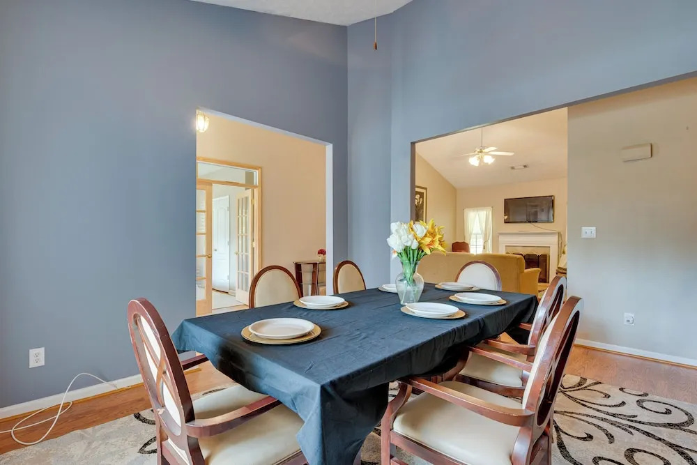 Inviting Austell Home: 14 Mi to Downtown Atlanta!