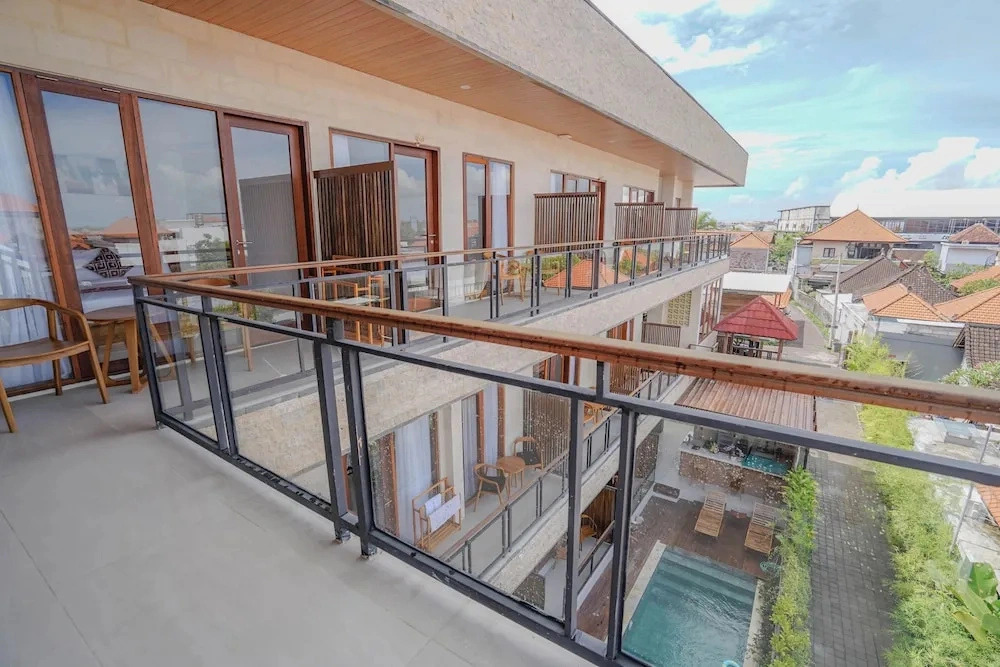 Okas Guesthouse 2 Canggu x Batu Bolong