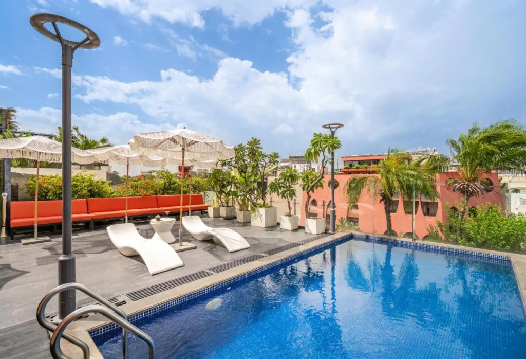 A&EM - The Petit Hotel
