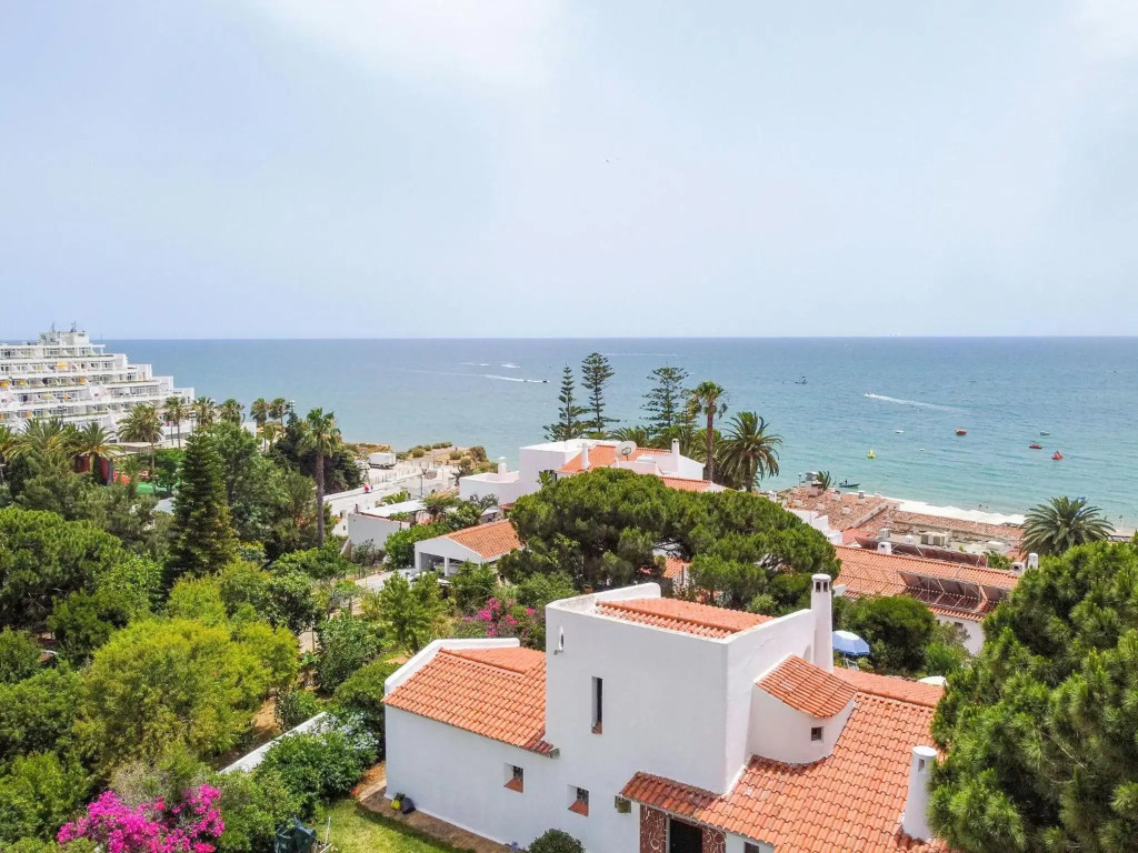 Apartamento Maresia´s - 200 meters from Oura Beach - BY BEDZY