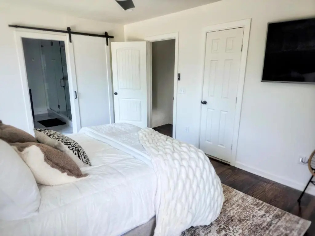 Historic Villa + 1min from Plaza District + Hot Tub + Pool Table + Friendly