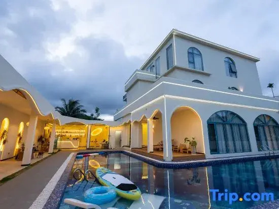 Qianxun Homestay (Riyue Bay)