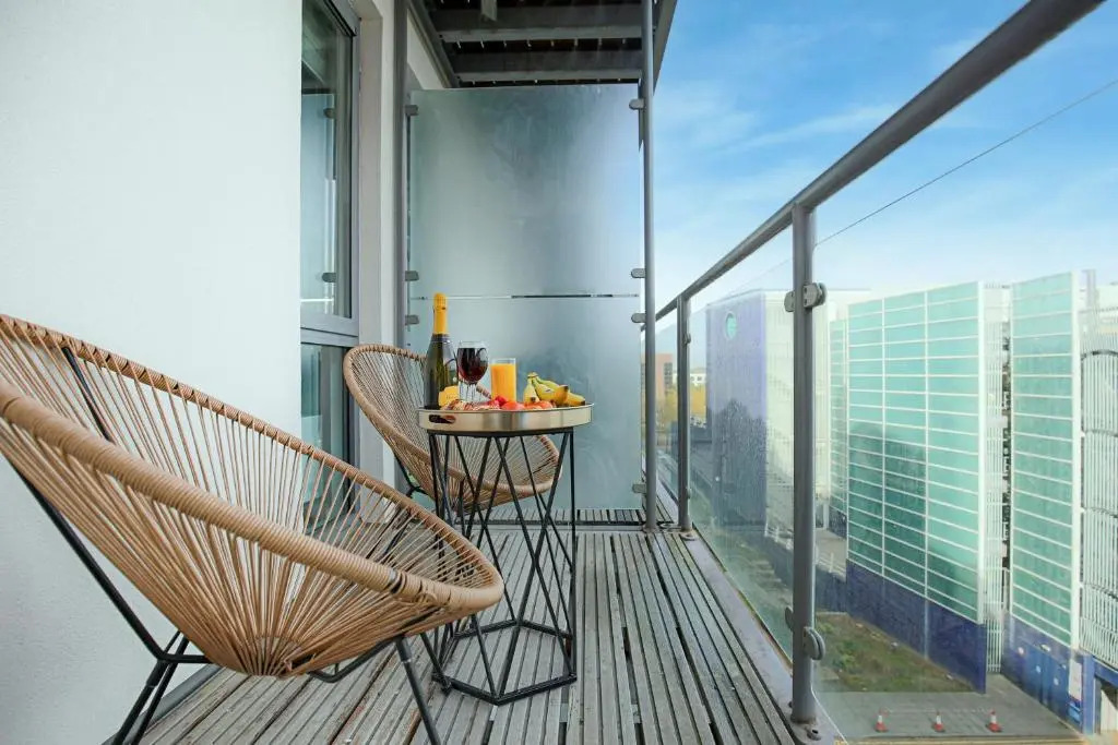 Luxury 1 Bedroom Hub Apartment - Central MK - Free Parking & Smart TV by Yoko Property