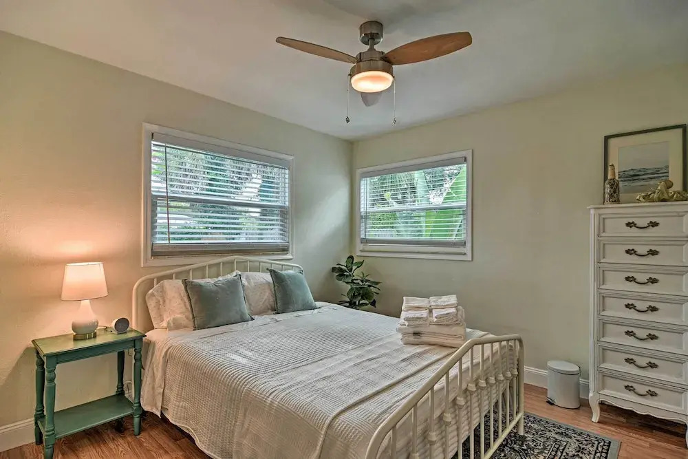 Cozy Jungle Escape < 1 Mi to Gulfport Beach!