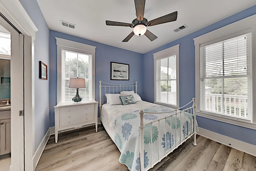 Brand-new Beachfront W/ 2 Chefs Kitchens 6 Bedroom Home