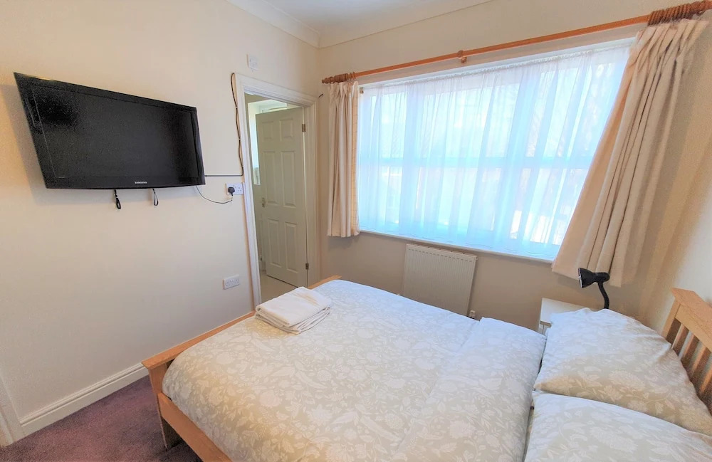 2-bedroom House Near Town With Superfast Wi-fi