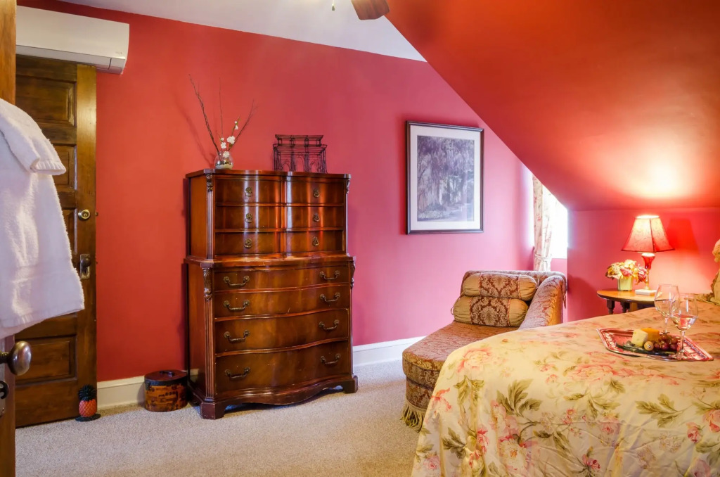 Carisbrooke Inn Bed & Breakfast