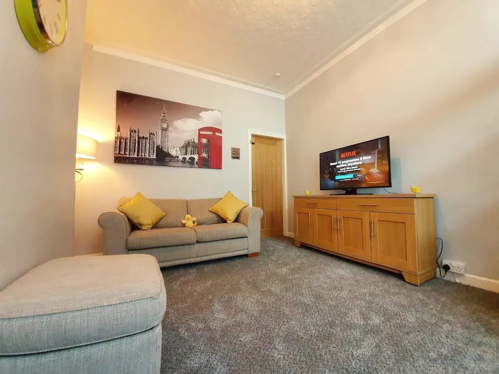Sunflower Suite under Sasco Apartments