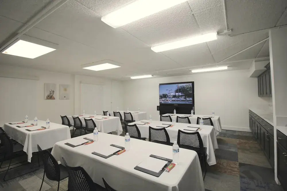 L3 Oasis Hotel