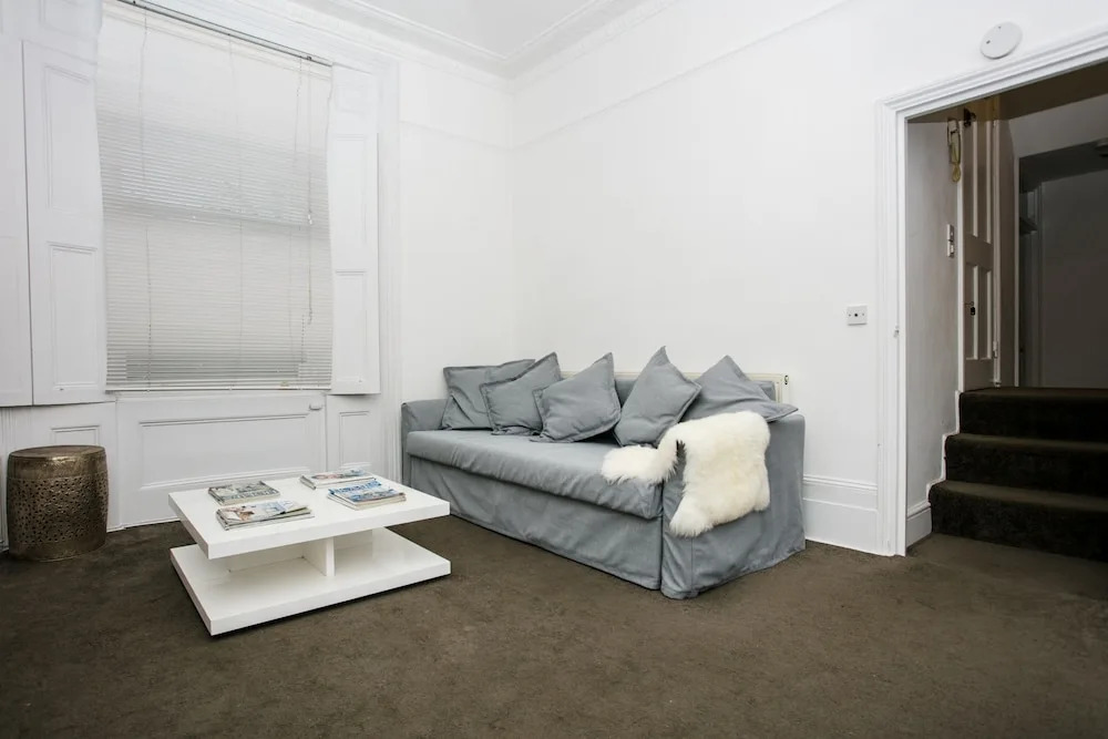 2 Bedroom Flat Accommodates 6 in Canonbury