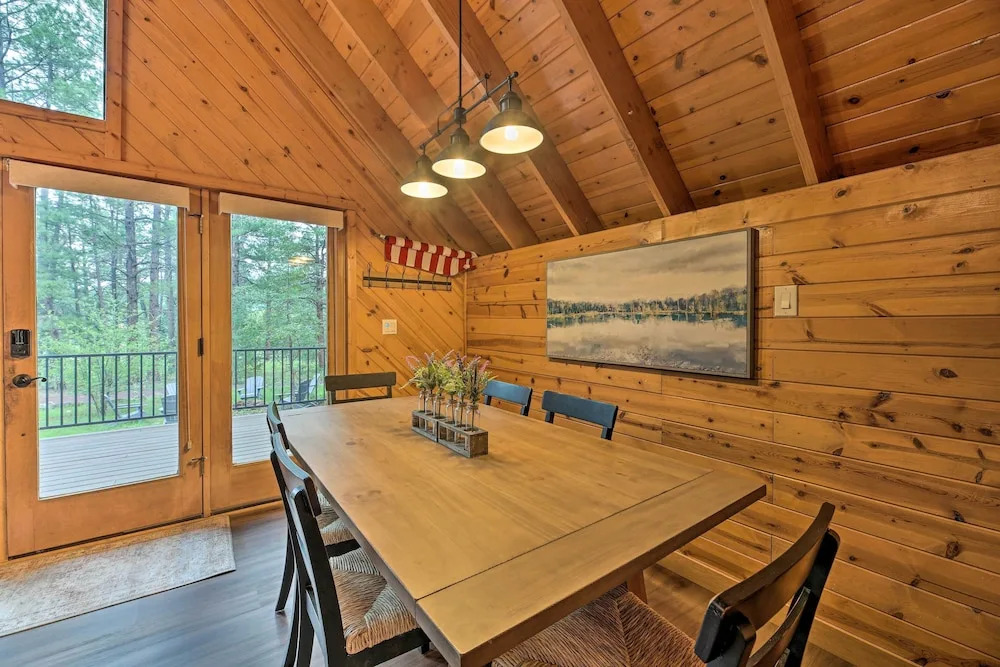 Pinetop Chalet Cabin ~ 1 Mi to Woodland Park