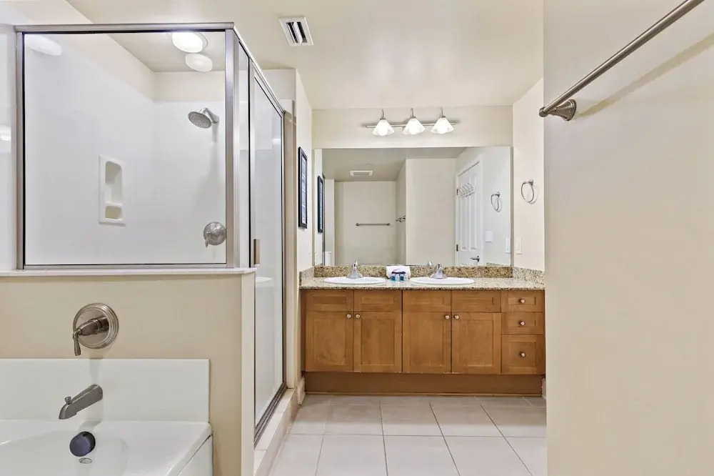 Beautiful 5th Floor Aqua Resort unit with direct Ocean Views, Sleeps 8