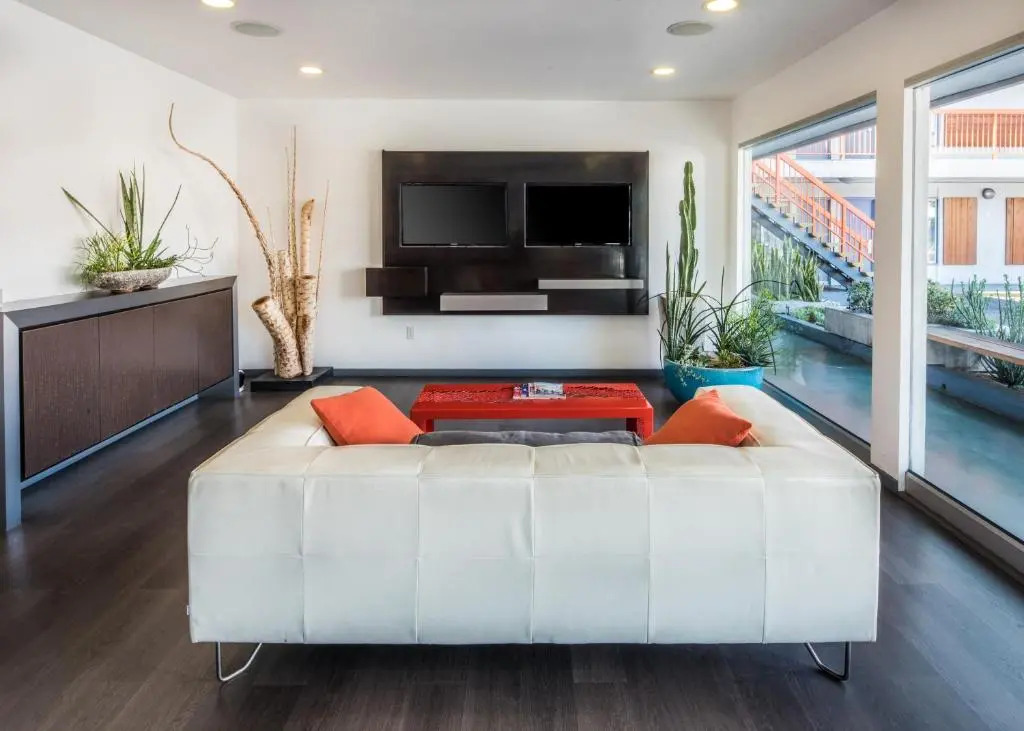 The Tangerine - a Burbank Hotel