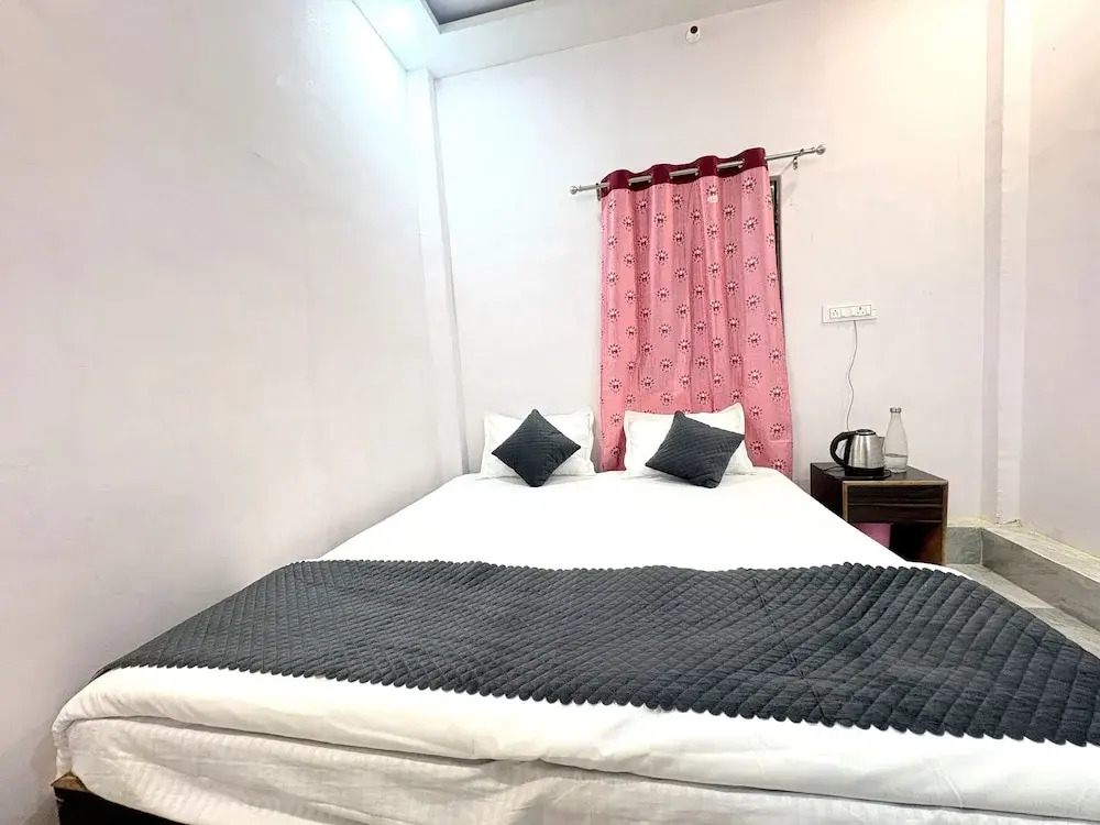 Hotel HKG Homestay Varanasi Near Kashi Vishwanath Temple