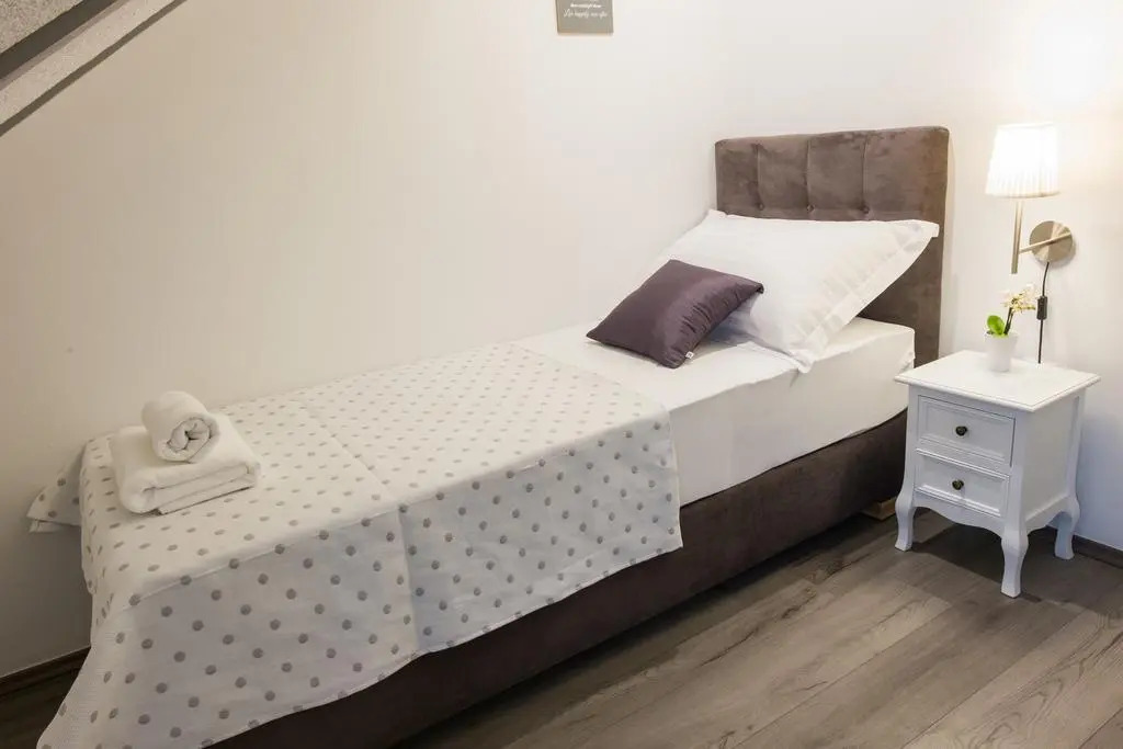 XIV Century Rooms