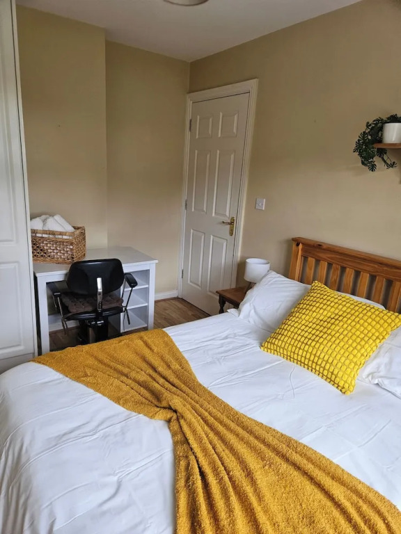 Stunning 6 Bed House With Private Garden in Galway