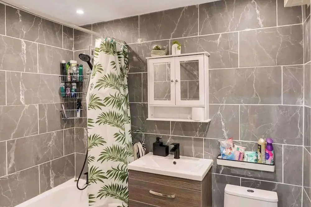 London - Flat - Garden Access - Sleeps 3 - Parking
