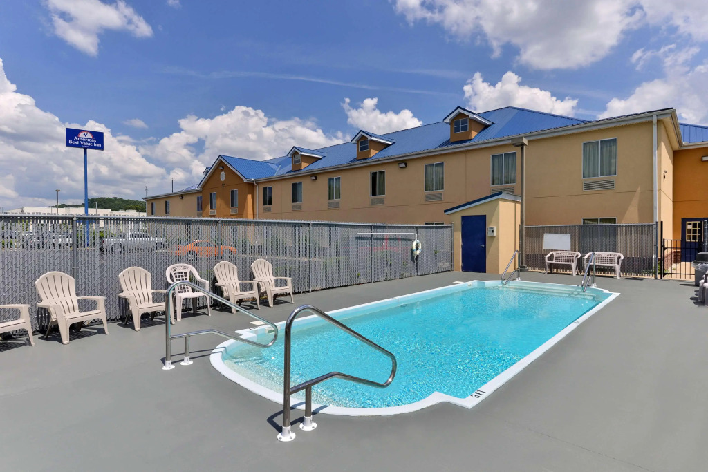 Suburban Studios Chattanooga Northeast - Ooltewah