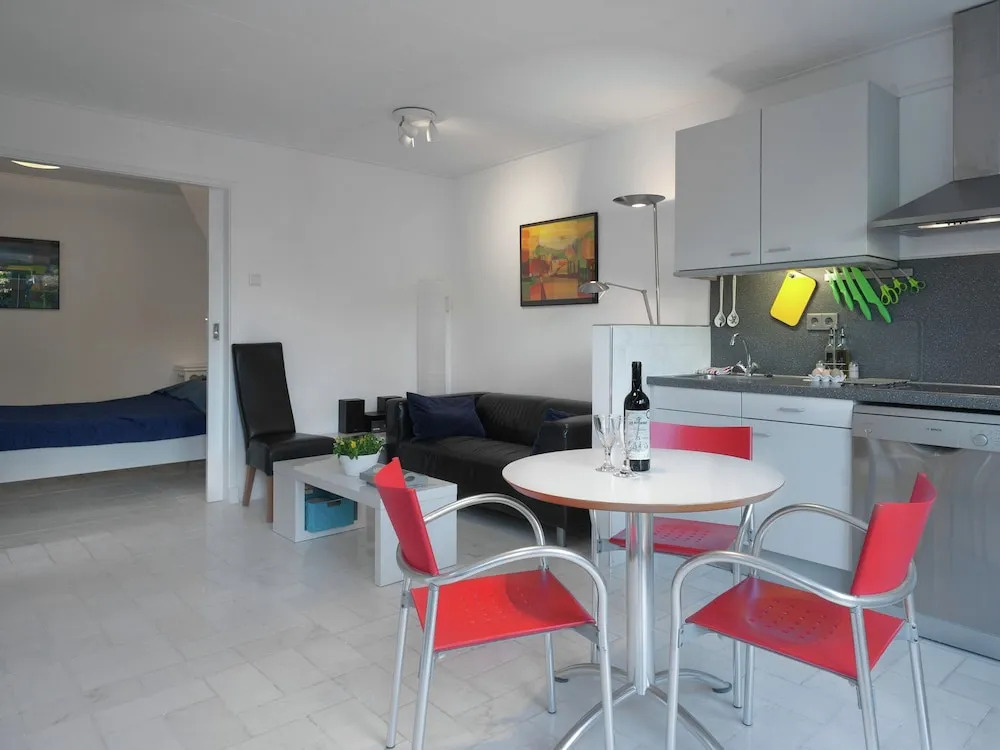 Beautiful Holiday Home Near Lawn Bowling in Krabbendam