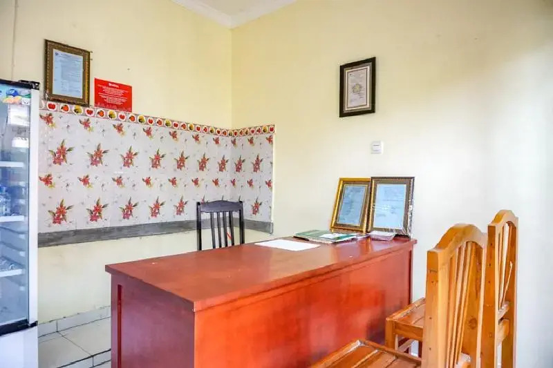 RedDoorz near Buleleng Harbour 2