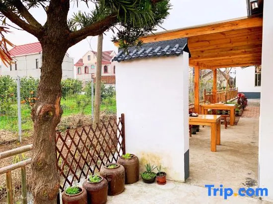 YiJiang ChunShe Guesthouse