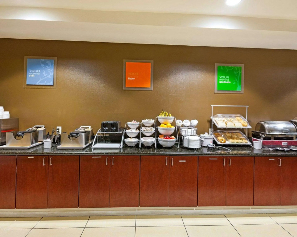 Comfort Suites University