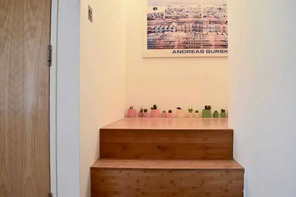 Bright and Colourful Flat With Balcony Near Regents Canal
