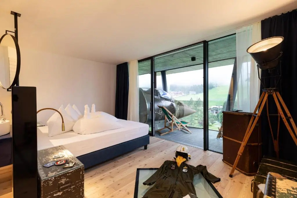 Al Plan, A mountain moving hotel