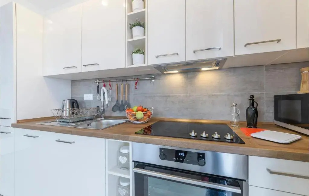 Nice Apartment in Peroj With Wifi and 1 Bedrooms
