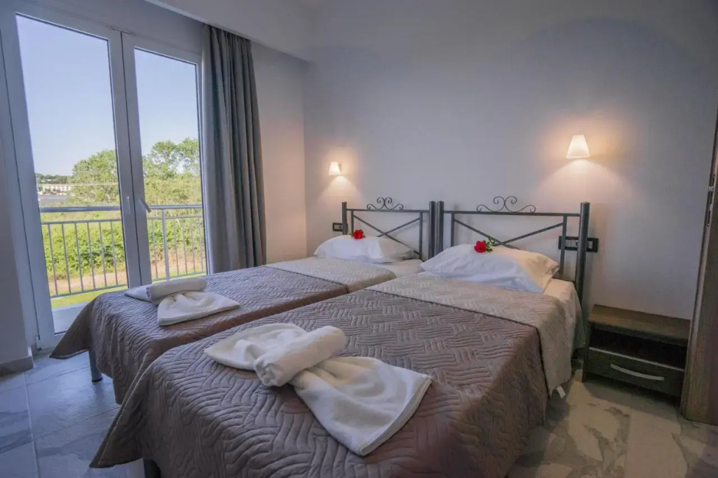 Katsaros Luxury Apts II 5 Min Walk To Beach