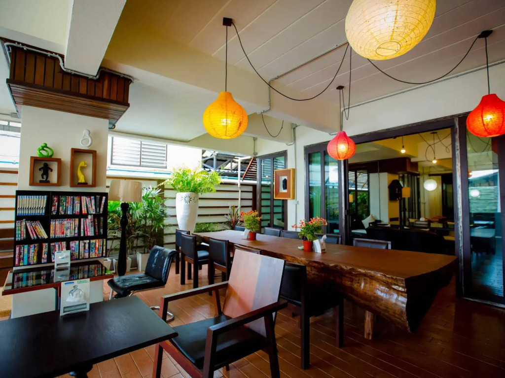 Kampaeng Ngam Hotel - Steps to Night Bazaar & Old City