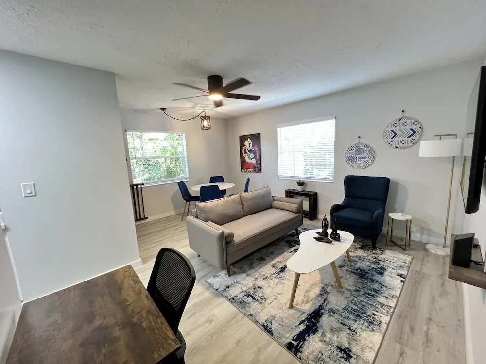 Villa Michloe - Steps from Wilton Drive