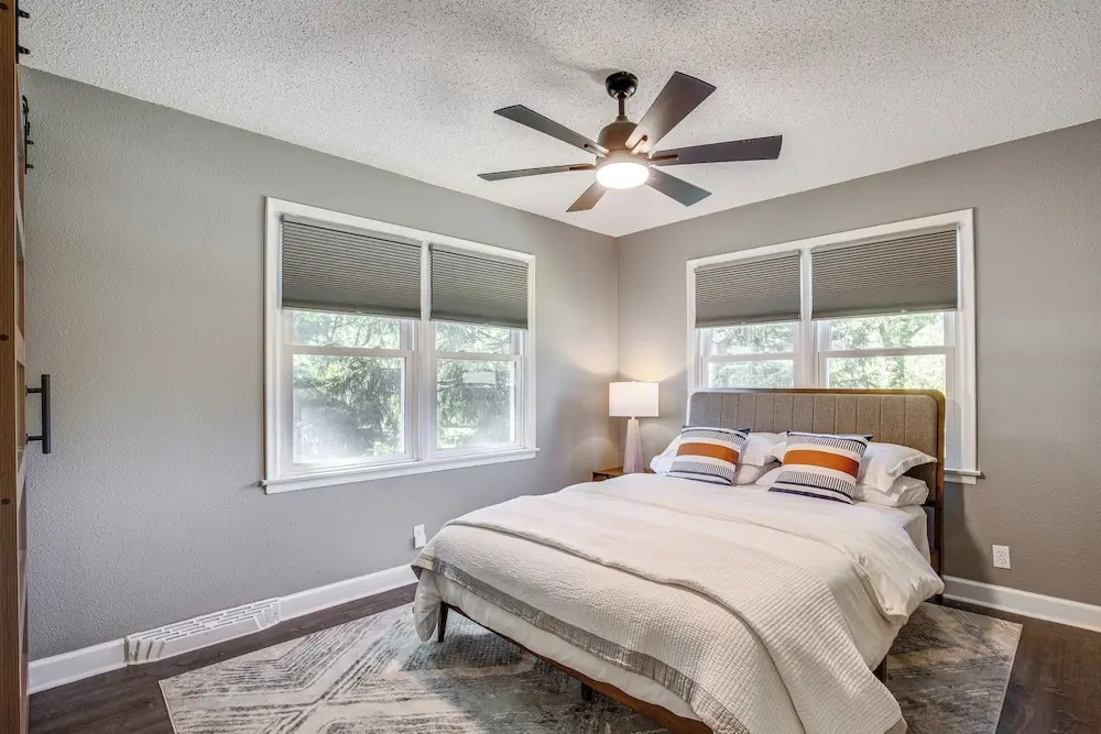 Chic Family-friendly Home in Riverside: 7 Mi to KC