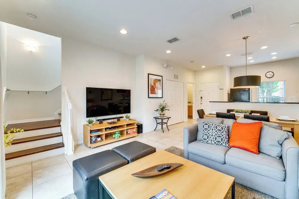 4 Mi to Disney World: Townhome w/ Hot Tub & Lanai!