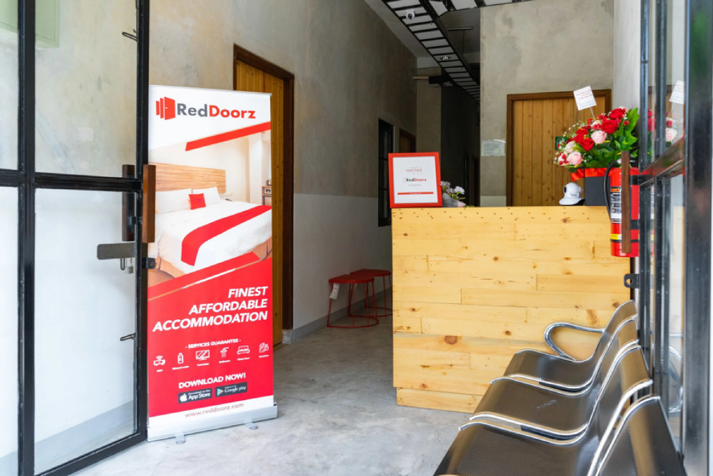RedDoorz near Sam Poo Kong 3