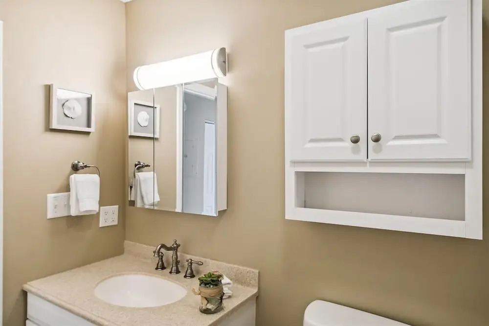 8226 is an upstairs pet friendly studio located in Sandpiper Cove by RedAwning